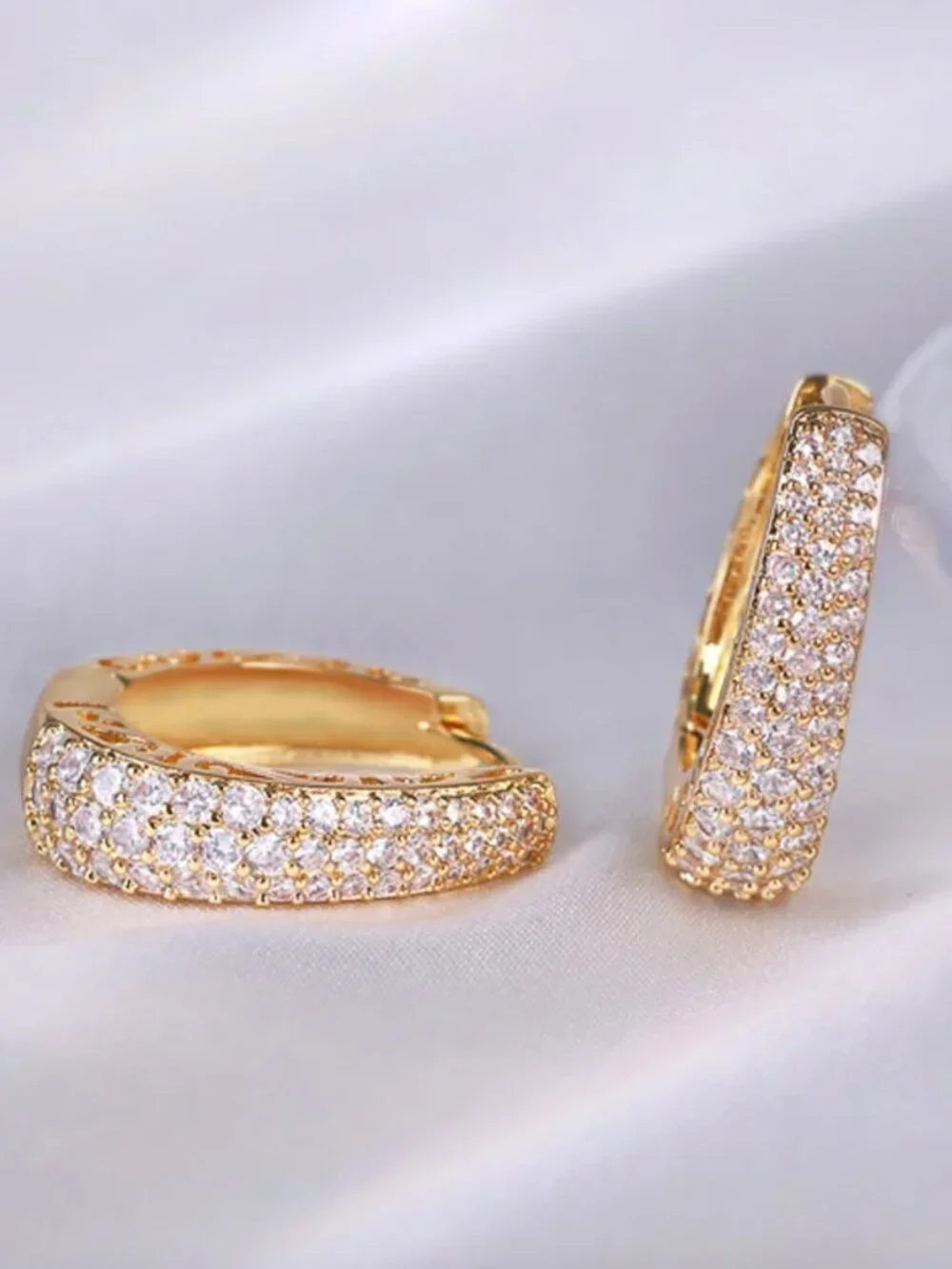 NEW 18k Yellow Gold Diamond Hoop Earrings - Picture 2 of 4